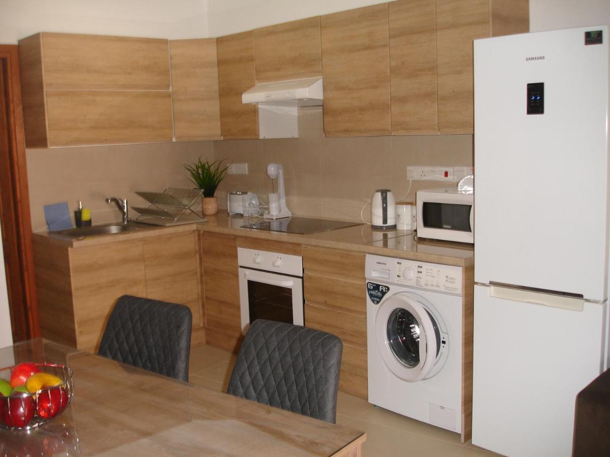 Love Holiday Suite 1 Tris Elies Dış mekan fotoğraf