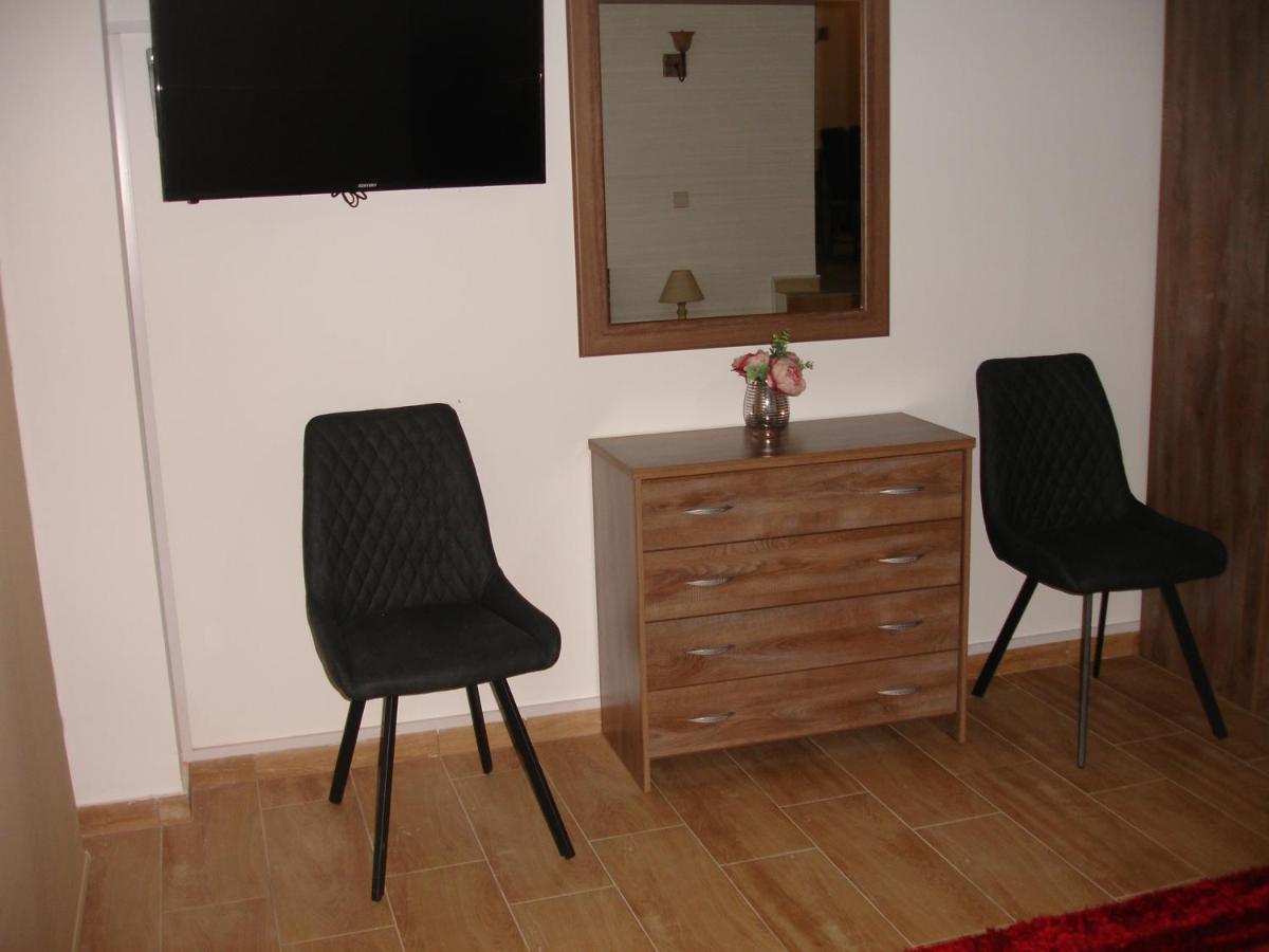 Love Holiday Suite 1 Tris Elies Dış mekan fotoğraf