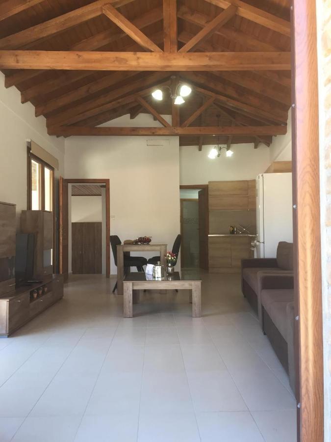 Love Holiday Suite 1 Tris Elies Dış mekan fotoğraf