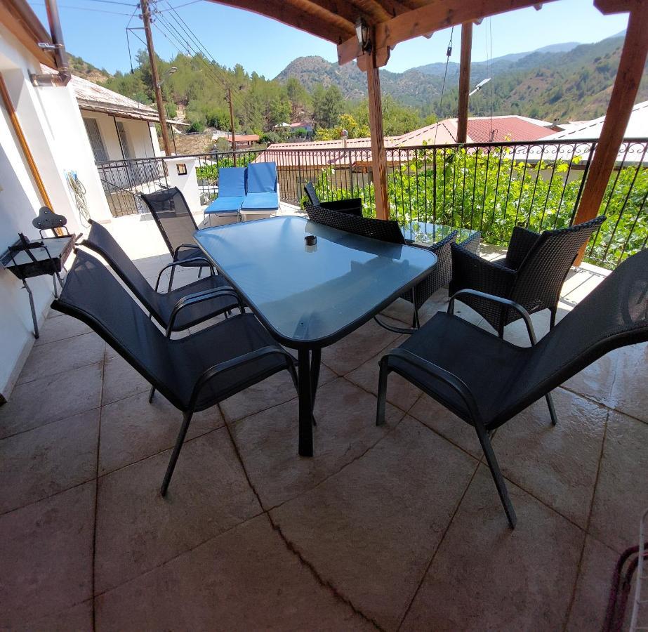 Love Holiday Suite 1 Tris Elies Dış mekan fotoğraf